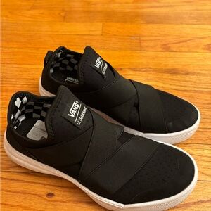 Vans Unisex Black UltraRange Slip-On Sneakers